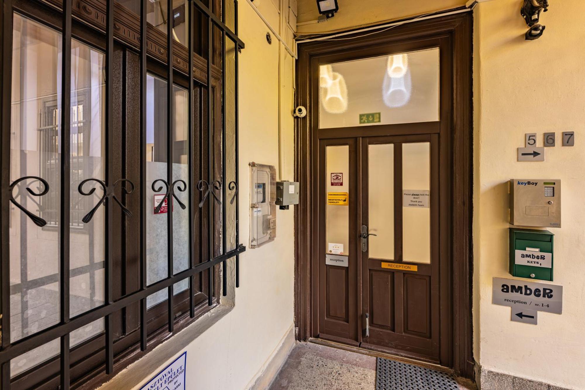 Amber Gardenview Studios Downtown Budapest Exterior photo